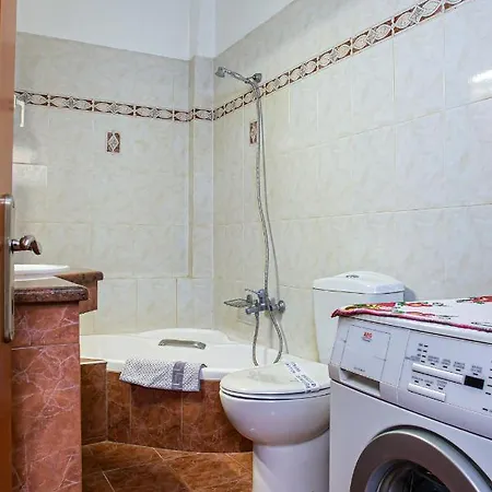 Elegant With 2 Bedrooms *