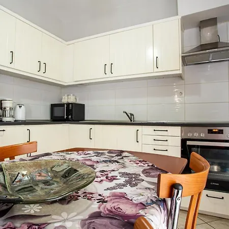 Elegant With 2 Bedrooms