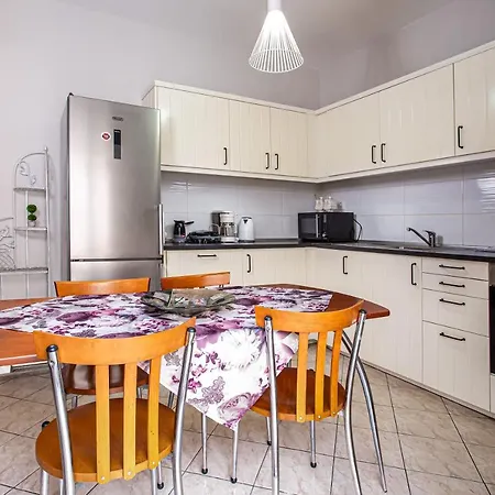 Daire Elegant With 2 Bedrooms Selanik